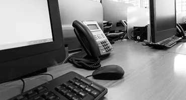 Ilustración: teléfono IP, IPBX y red VoIP
